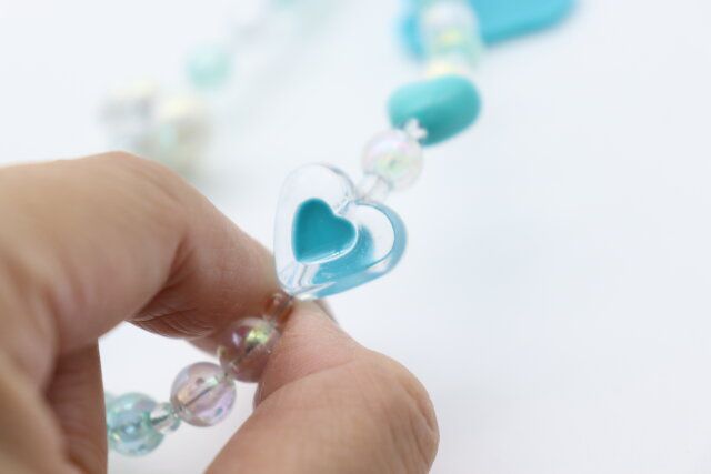 ビーズキーホルダー（ケアベア、B） ハート型ビーズ