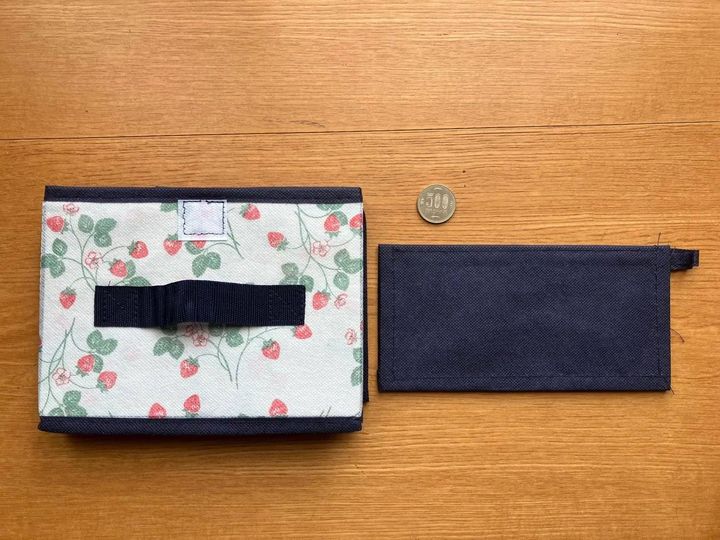 Seria(セリア)：フタ付き不織布ボックスキューブMサイズ(いちご柄)