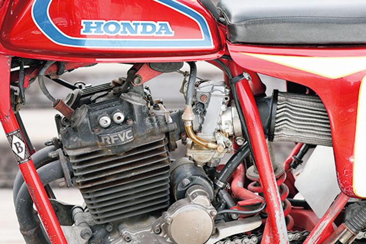 砂とバイクとモノづくりの世界が失いかけた人との繋がりを取り戻す勇気をくれました｜バイク日和・版画家アーティスト MIZUKIさん