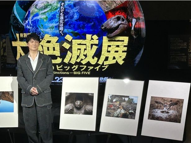 福山雅治さんがNHKの番組『ホットスポット最後の楽園』の取材で撮影した写真が第二会場で展示されている