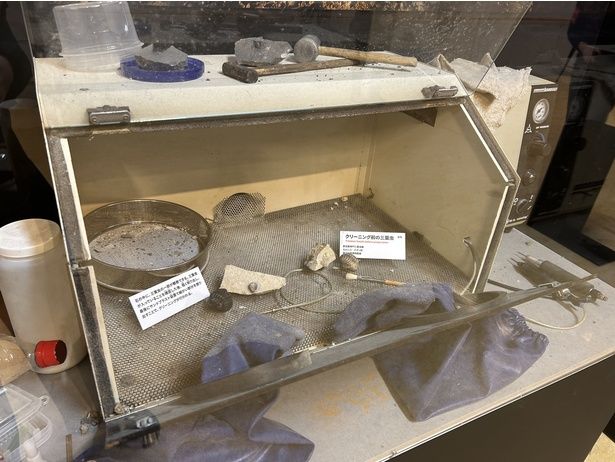 調査や化石の発掘・削り出しなどに使われた装置や機器も