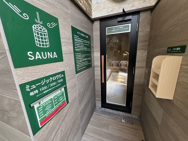 ミュージックロウリュの曲目は入口に貼り出される