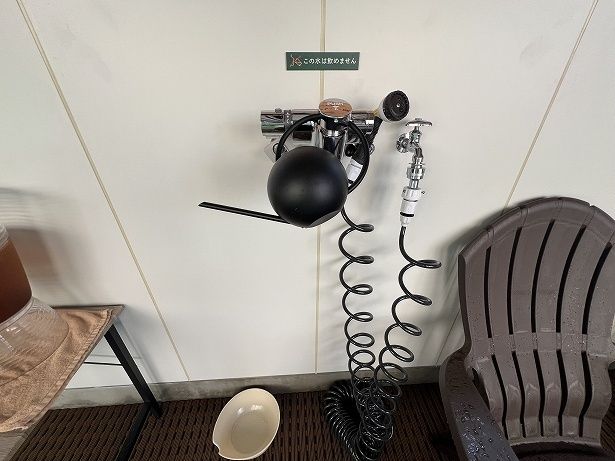 使用後の椅子は専用シャワーで流しておく