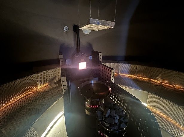 座面は円形になっている