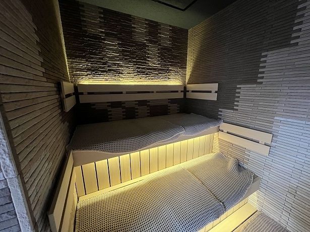 一番上は両サイドの壁からの輻射熱もあって上級者向けかも