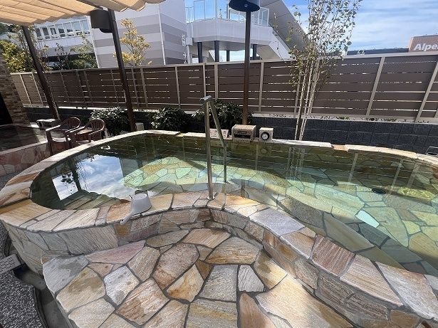 屋外エリアの水風呂は外気に合わせて温度を設定する