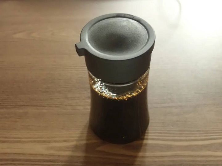 DAISO(ダイソー)：ワンプッシュしょう油ボトル