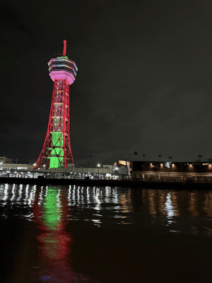 博多湾から見た福岡タワー