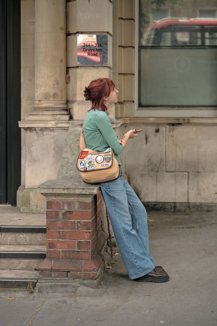 シンプルなコーデはアクセサリーや小物で格上げするのが定番！【ロンドンガールの一週間コーデ】