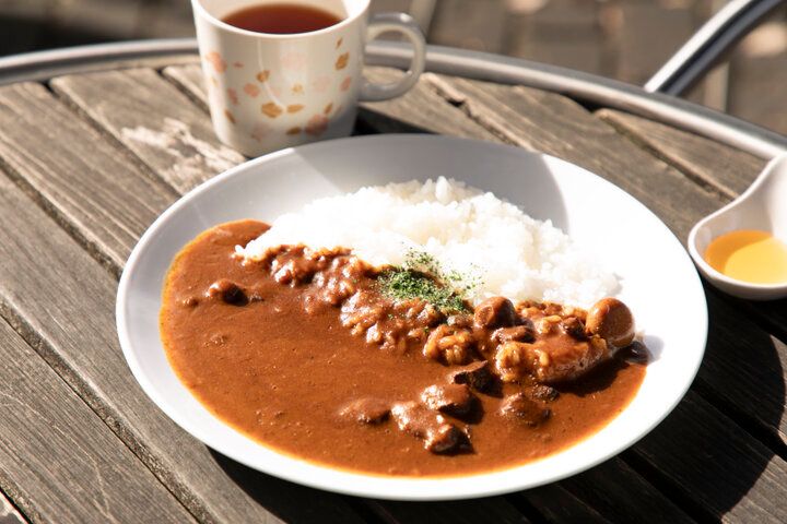 紅葉とバラが見頃♪深大寺・神代植物公園のカフェ「グリーンサロン」で癒しのひととき
