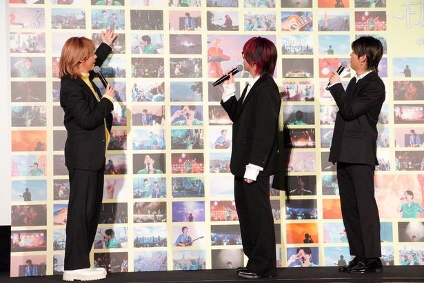 メンバーの手元が見えたり、大森が目にした景色を体感できることも醍醐味！写真を見ながら映画の魅力を語り合った