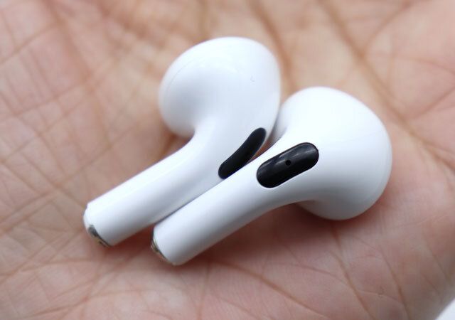 インナーイヤー型完全ワイヤレスステレオイヤホン（ホワイト） イヤホンのサイズ感