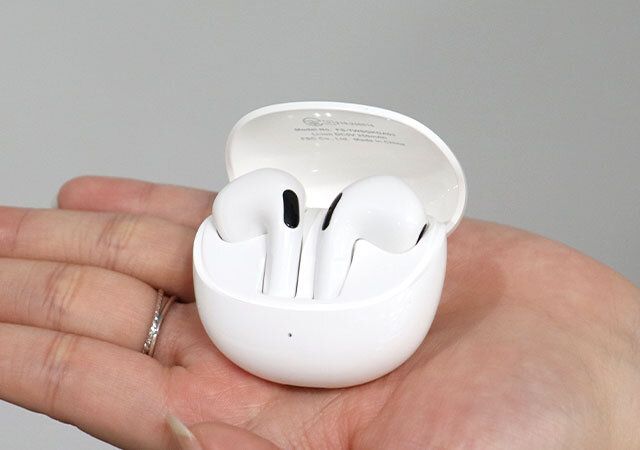 インナーイヤー型完全ワイヤレスステレオイヤホン（ホワイト） ケースのサイズ感