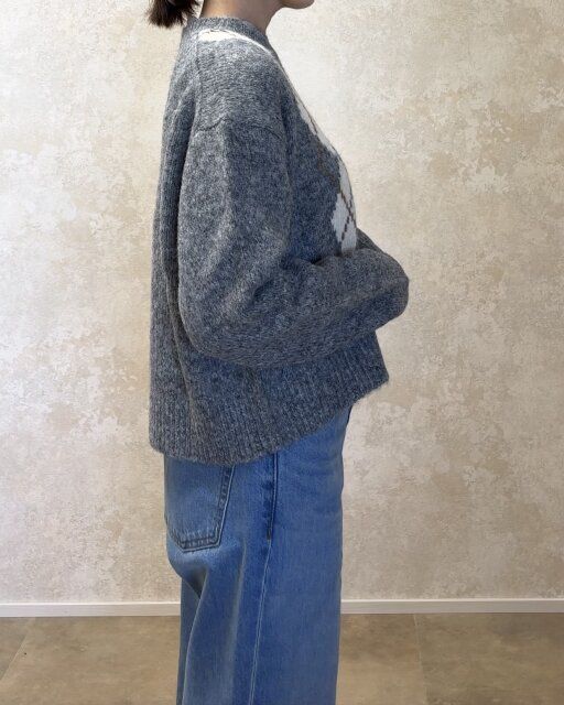 ユニクロフラッフィクルーネックセーターの着丈 横