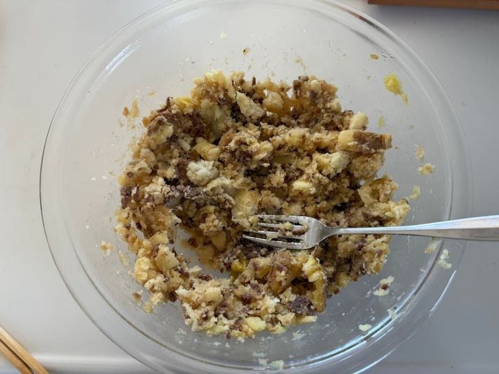 フォークでつぶす