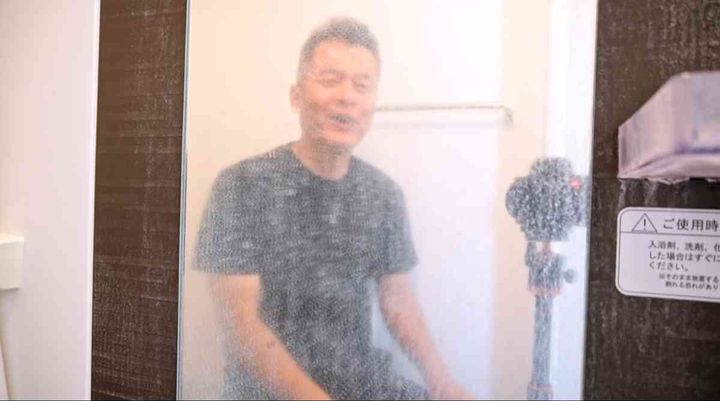 お風呂の鏡を歯磨き粉で磨いてみる