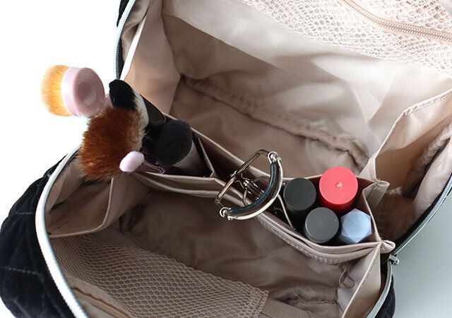 宝島社ムック付録HELLO KITTY × BRILMY 中身が見えて時短がかなう ズボラに優しいコスメポーチ BOOK VELOUR BLACK ver.8