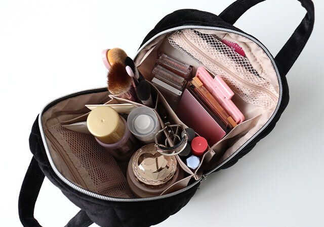 宝島社ムック付録HELLO KITTY × BRILMY 中身が見えて時短がかなう ズボラに優しいコスメポーチ BOOK VELOUR BLACK ver.9