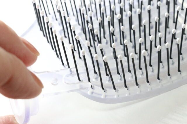 立てられる乾きやすいブローブラシ メンテナンス