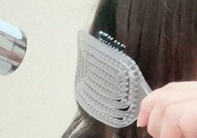 立てられる乾きやすいブローブラシ 使用例