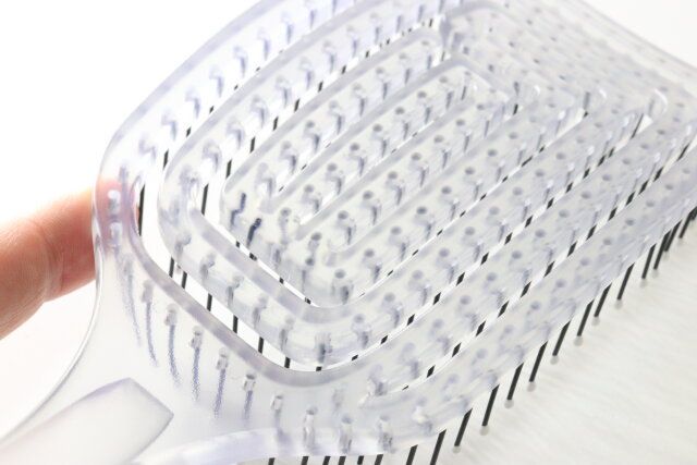 立てられる乾きやすいブローブラシ 形状