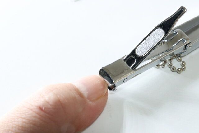 スリムコンパクト爪切り カット