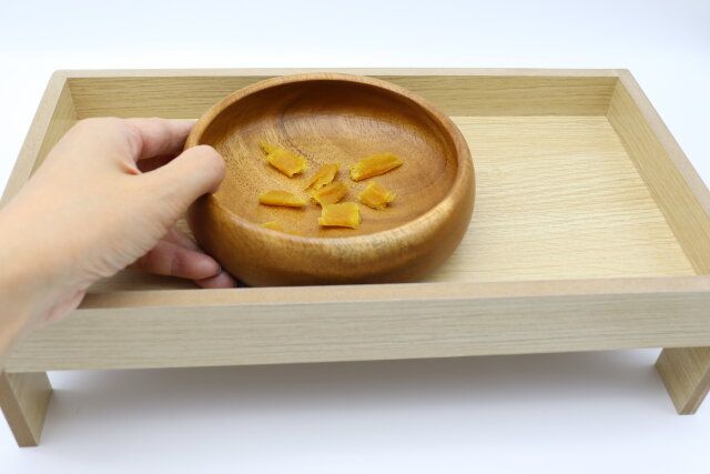 ダイソーのペット用テーブルはフェイクグリーンの台や小物のディスプレイにおすすめ