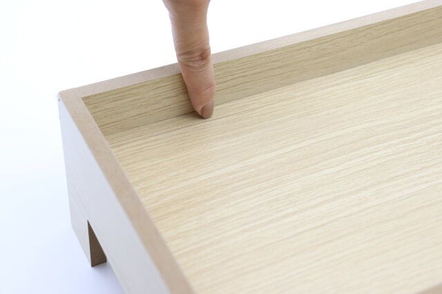 ダイソーのペット用テーブルはフチに高さがあり物が落ちにくい