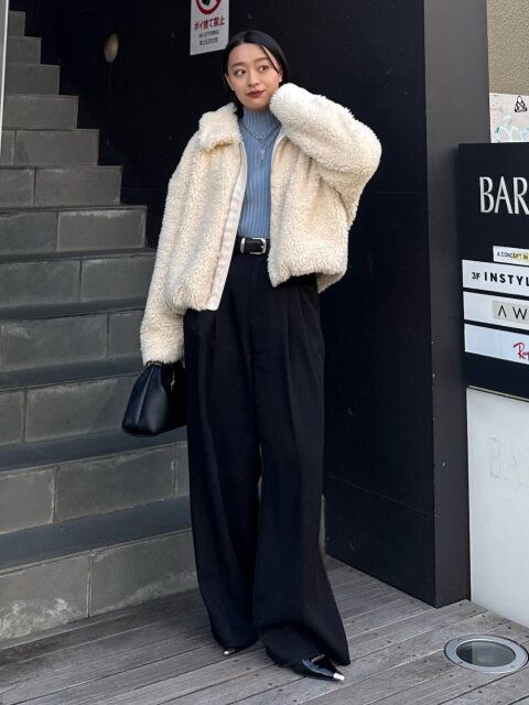 2025冬大人女性白ボアブルゾンコーデ
