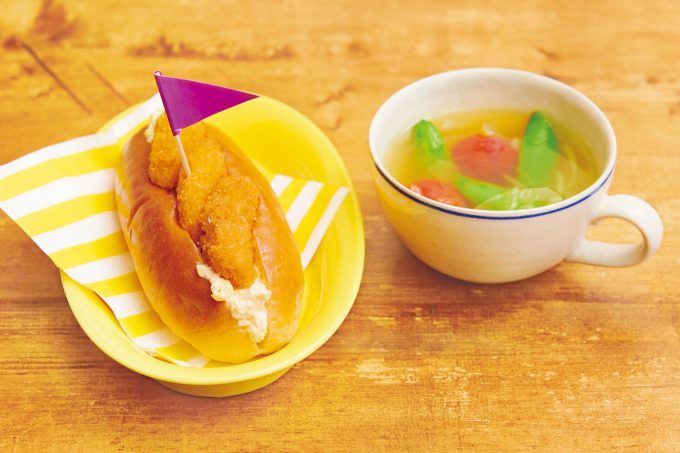 朝ごはんは2品でOK！ パン好きさんにおすすめの育脳朝ごはん「フィッシュフライドッグ＆野菜のカレースープ」の画像2
