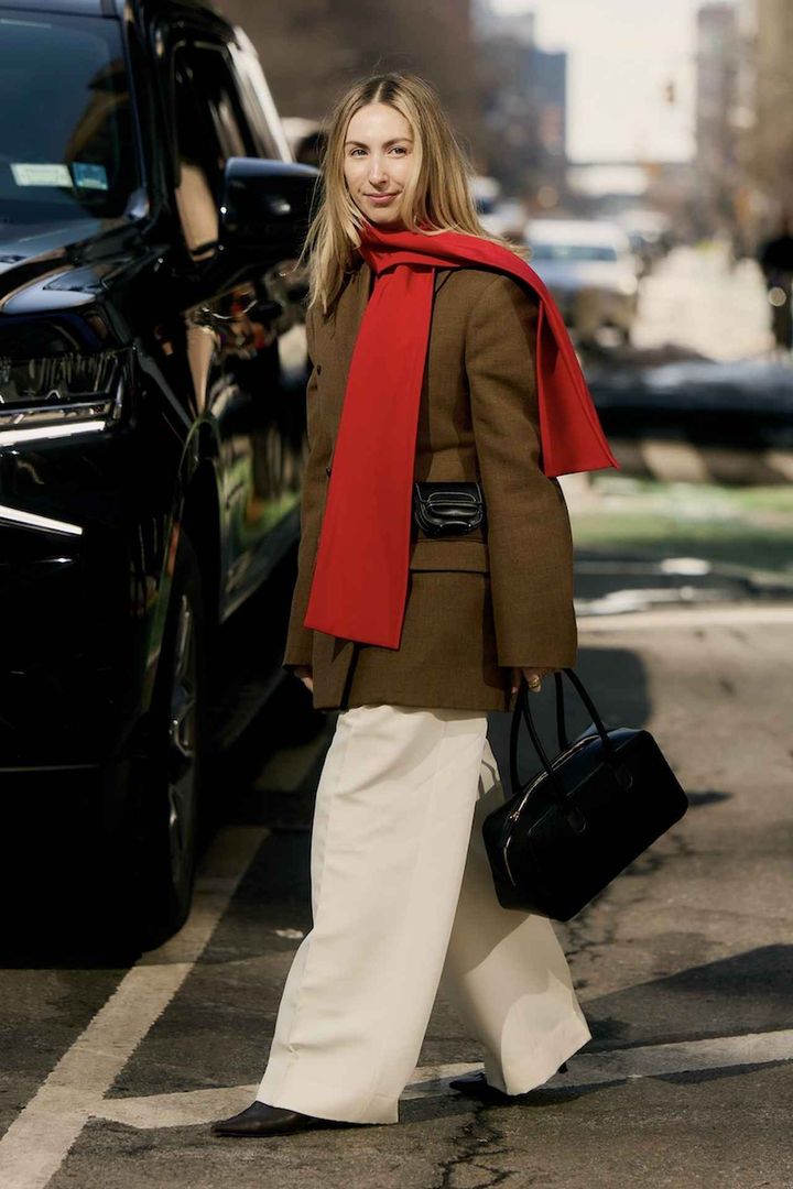 画像: フレッシュな赤を差してホリデー気分を高める