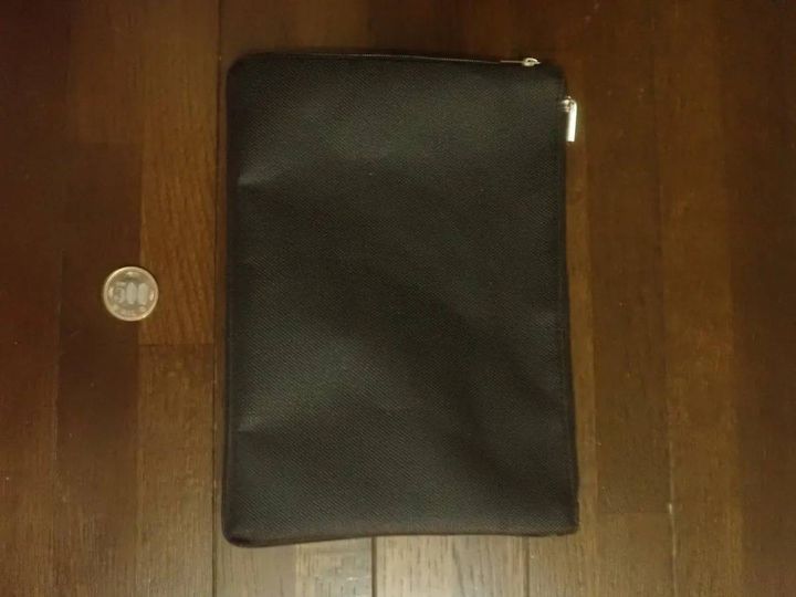 DAISO(ダイソー)：マチが広がるファブリックケース(A5、ブラック、グレー)