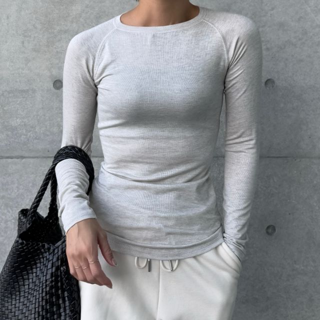 極暖ヒートテックカシミヤブレンドクルーネックTを着たコーデ