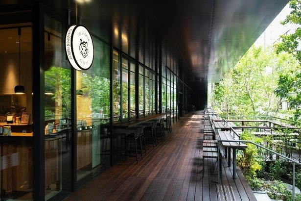 赤坂・虎ノ門緑道に面したテラス席