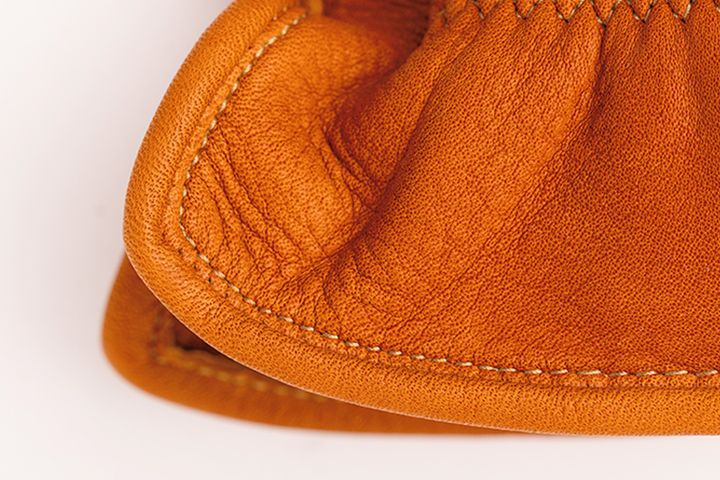 長く付き合うほど愛着が深まる！日本製JRPレザーグローブが持つ無骨なデザインと経年変化の魅力