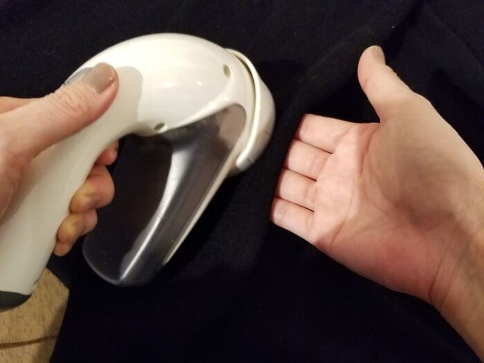 毛玉だらけのニット捨てるの待って！まるで新品みたいに「復活」させる方法