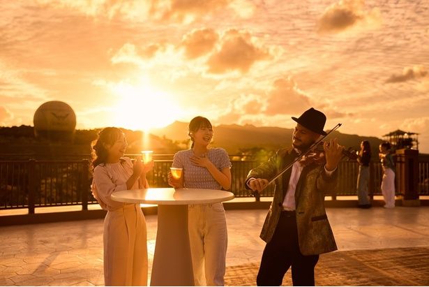 ジャングリア沖縄、 ナイトバンケットやダイナソー サファリに夜ならではの特別演出が登場