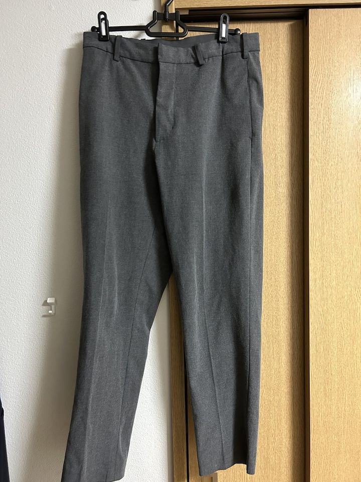 ユニクロの「スマートアンクルパンツ」