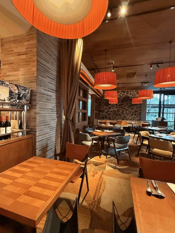 「オールデイダイニング コットン」店内。落ち着く空間です