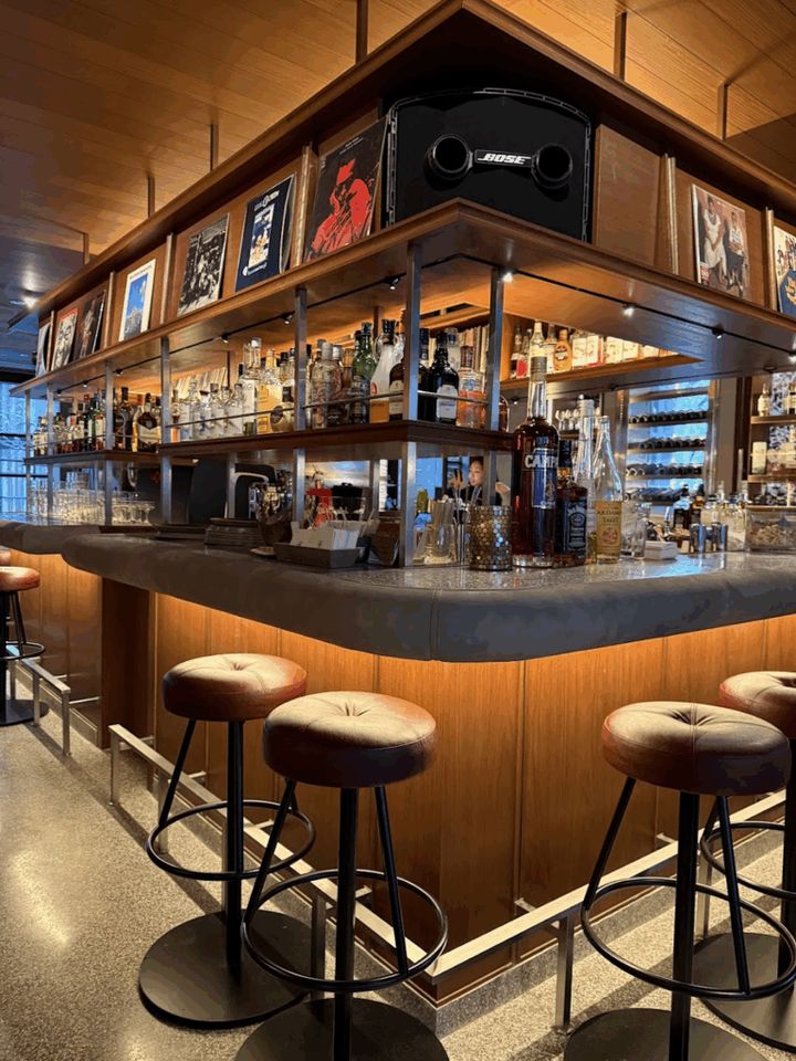 バーカウンターもあり