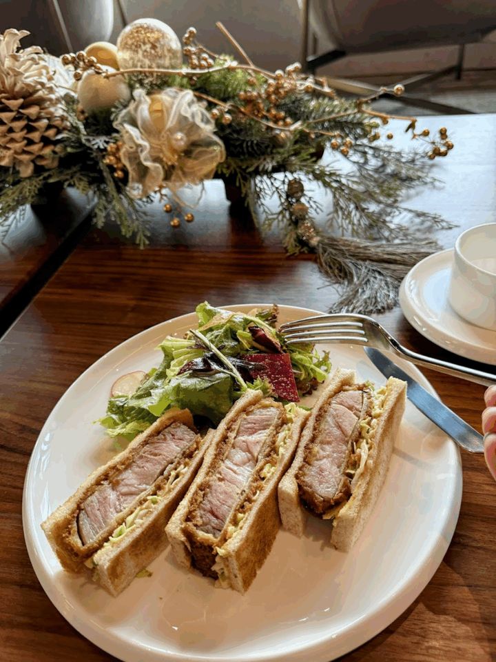お酒だけでなくお茶や軽食もいただけます