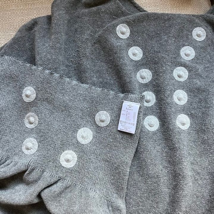 腰と背中部分には磁石が