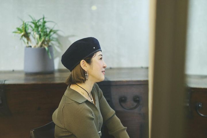 画像: 【unbilanc】トルクニットポロ¥53,900 、【JOAQUIN BERAO】ネックレス¥141,900 ※予約商品 store.bigi.co.jp