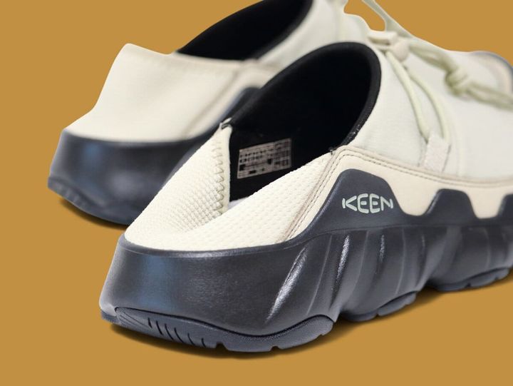 キーンの「ハイパウザー クラッシュバック スリッポン」¥14,300