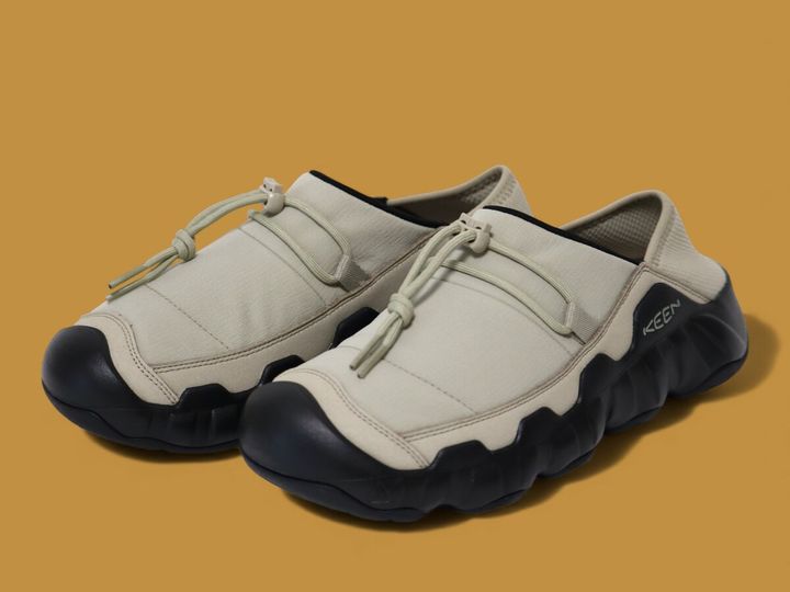 キーンの「ハイパウザー クラッシュバック スリッポン」¥14,300