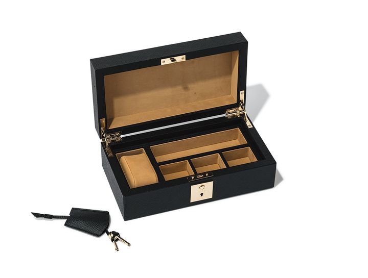 鍵付きデザインで出張や旅行のお供にも