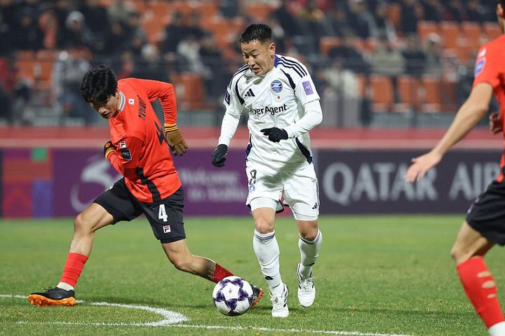 画像: 25日に行われたAFCチャンピオンズリーグ・エリート第5節江原FC戦でもシャドーで躍動した仙頭 (C)Getty Images