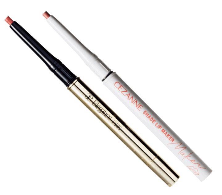 （右）自然な輪郭を作れる、落ち着いたベージュ。にじみにくい処方。 セザンヌ 影色リップメイカー01 ¥660／セザンヌ化粧品 （左）血色のいい唇に見せるピンクベージュ。柔らかい芯で、カサついた口元にもなめらかに描ける。 ラスティング ジェルリップライナー 02 ¥4,180／エレガンスコスメティックス