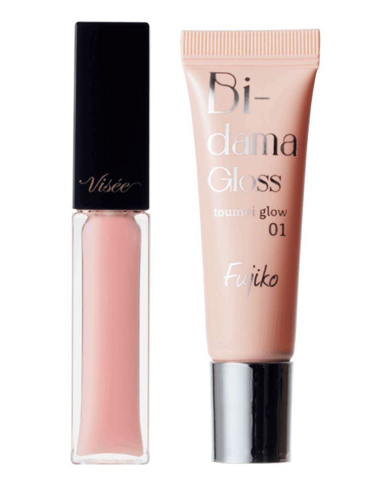 （右）ビー玉のような立体感とツヤを唇に。スキンケア成分87%配合で、唇を守る。 フジコ ビー玉グロス 01 ¥1,540／かならぼ （左）透明感のあるほんのりピンク。乾燥しがちな唇の水分を逃さない。 ヴィセ エッセンス リッププランパー SP001 ¥1,430（編集部調べ）／コーセー