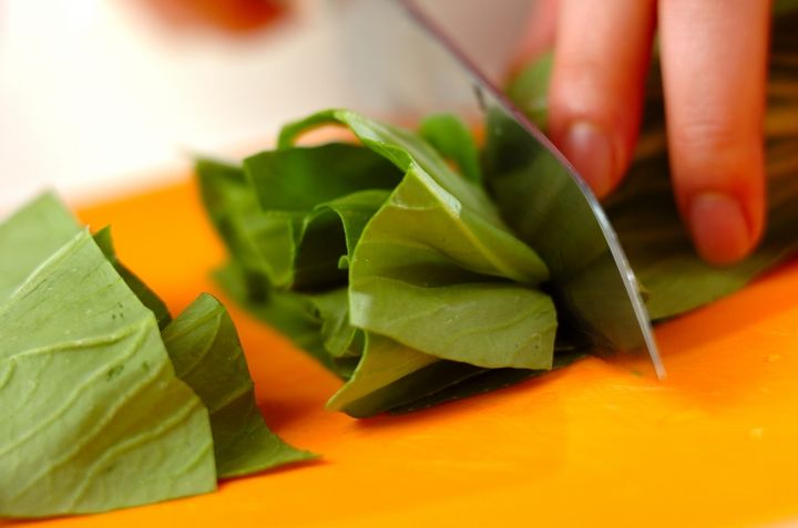 とろとろクリーミー！簡単チンゲンサイのクリーム煮 by 山下 和美さんの下準備1